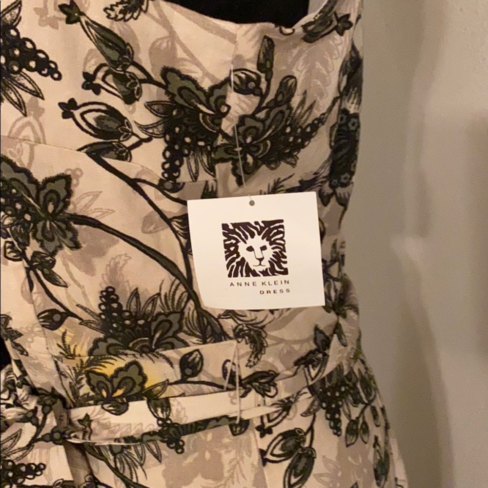 Dress - Picture 4 of 6